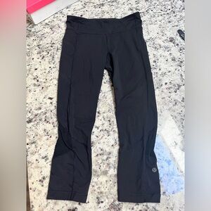 Black Lululemon cropped leggings. Size 6